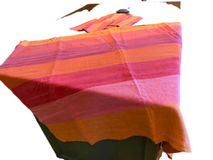Williams Sonoma Tablecloth and Napkins Set – 108" x 70" tablecloth with 14" x 14" napkins