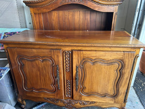 Arles Dresser (French Provincial) Hutch