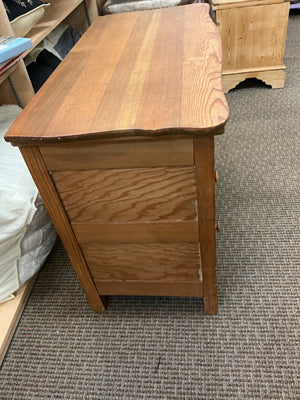 3-Drawer Pine Antique-Style Chest of Drawers with Dovetail Drawers, Wood Knobs & Scalloped Apron (38 x 29 x 18 in)