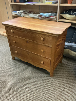 3-Drawer Pine Antique-Style Chest of Drawers with Dovetail Drawers, Wood Knobs & Scalloped Apron (38 x 29 x 18 in)