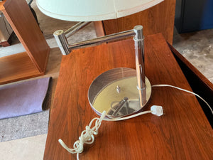 Articulating Swing-Arm Table Lamp