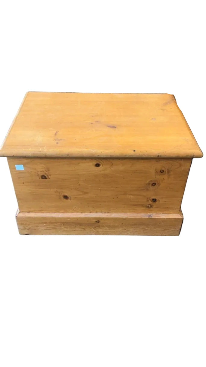Pine Blanket Chest / Trunk 32x23x20
