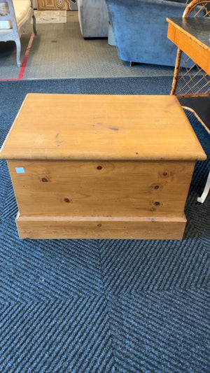 Pine Blanket Chest / Trunk 32x23x20