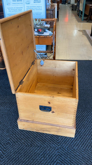 Pine Blanket Chest / Trunk 32x23x20