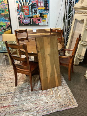 44" Round Oak Pedestal Dining Table Plus 4 Chairs & 2 Leaves 18"