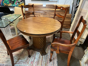 44" Round Oak Pedestal Dining Table Plus 4 Chairs & 2 Leaves 18"