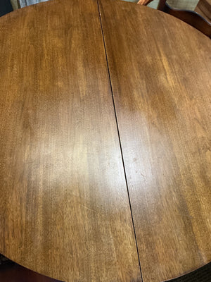 44" Round Oak Pedestal Dining Table Plus 4 Chairs & 2 Leaves 18"
