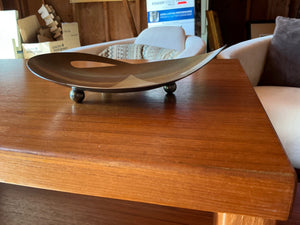 Vintage mid-century modern mixed-metal dish/catchall with brass and copper inlay and integrated cutout handle, Mexico, 1960s