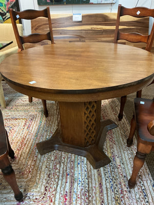 44" Round Oak Pedestal Dining Table Plus 4 Chairs & 2 Leaves 18"