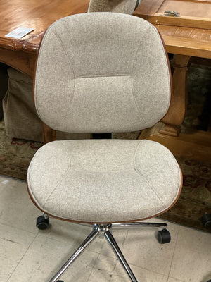 Swivel Rolling Chair
