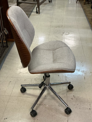 Swivel Rolling Chair