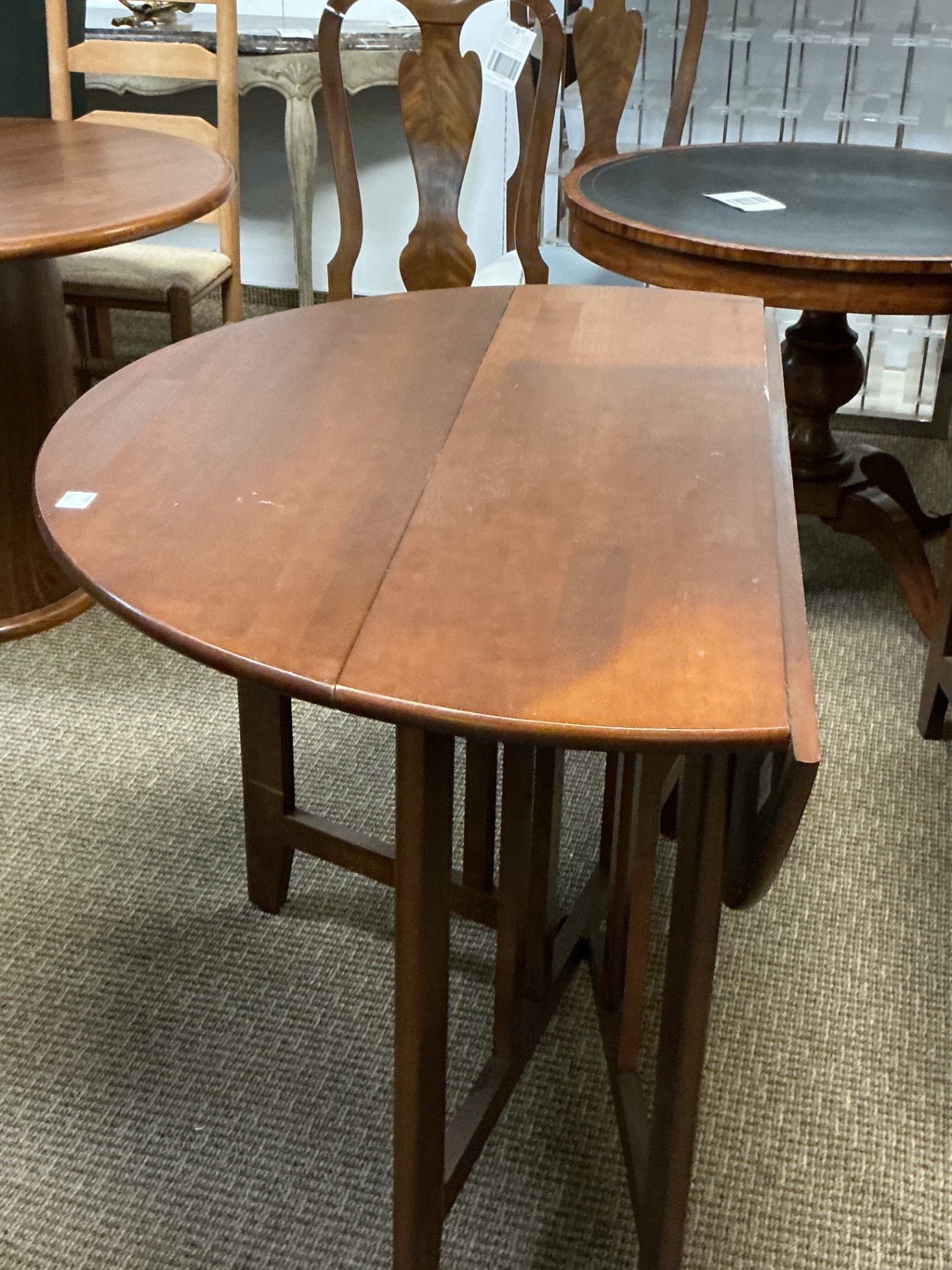 PIC *Double Drop-Leaf Round Dining Table - 42" x 30"