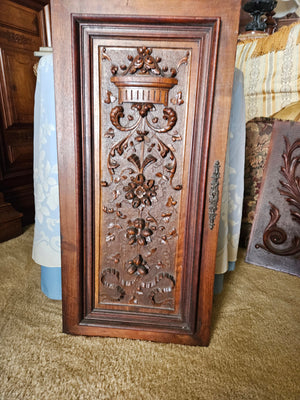 French carved panel, renaissance revival, walnut Walnut French walnut / noyer