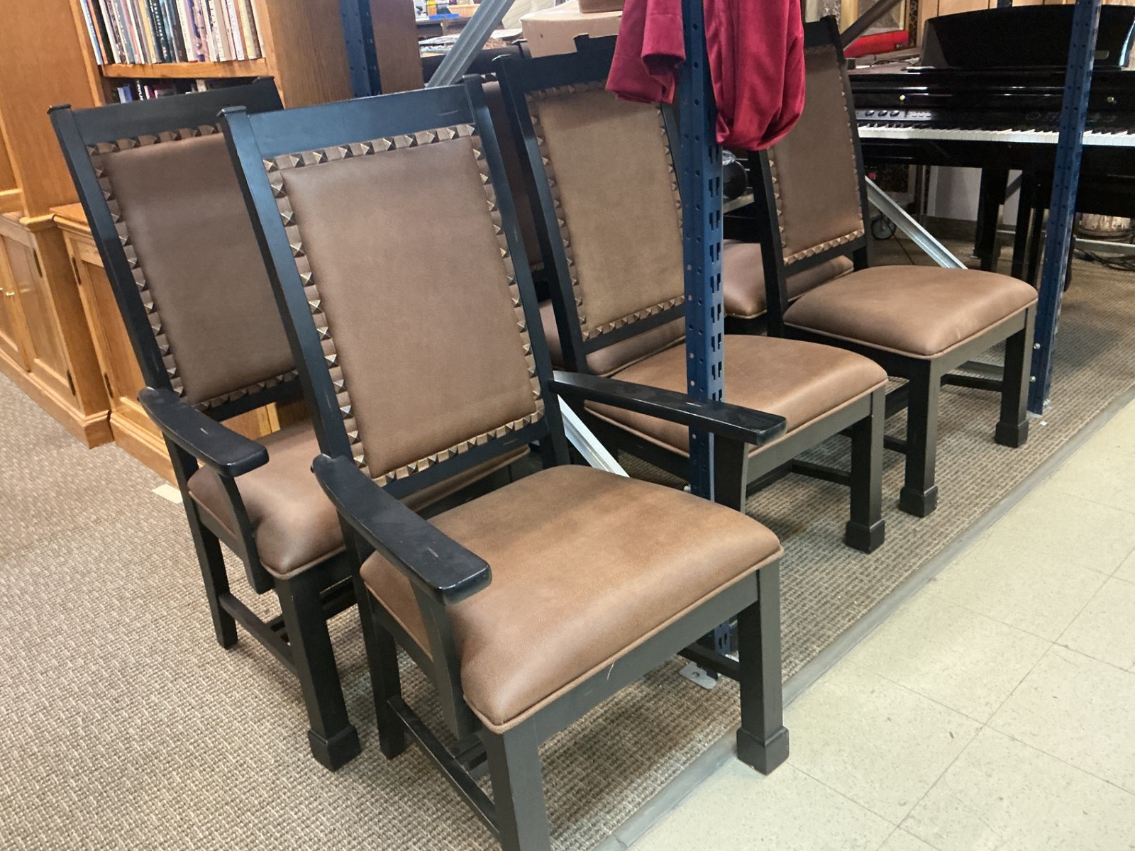 Markor Dining Chairs (Set of 6)  4 reg. 2 capt.