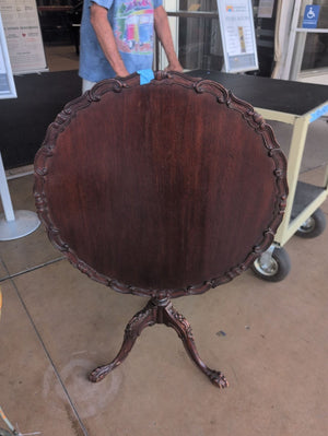 Round Tilt Top Side Table (28”x29”H)