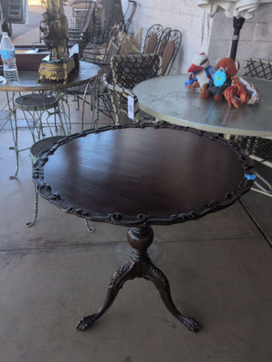 Round Tilt Top Side Table (28”x29”H)