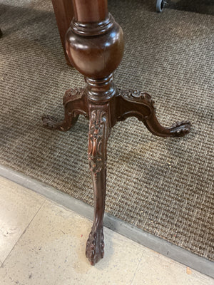 Round Tilt Top Side Table (28”x29”H)