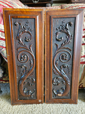 French carved panel, renaissance revival, walnut Walnut French walnut / noyer