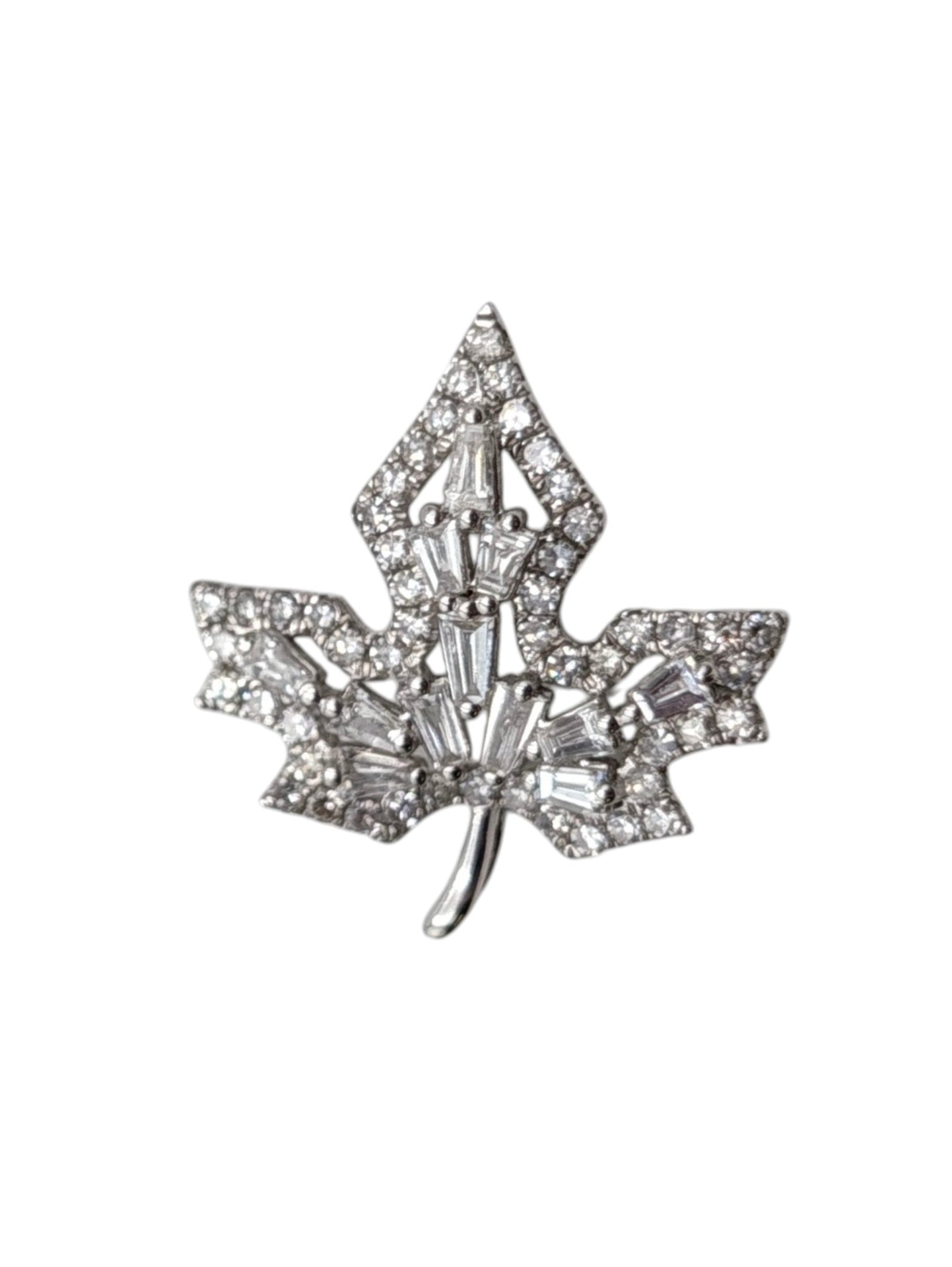 Pendant 18k White Gold Maple Leaf w/ Diamonds