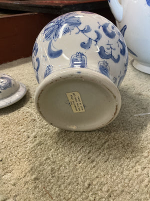 Chinese Blue & White Porcelain Covered Ginger Jar