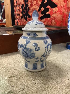 Chinese Blue & White Porcelain Covered Ginger Jar