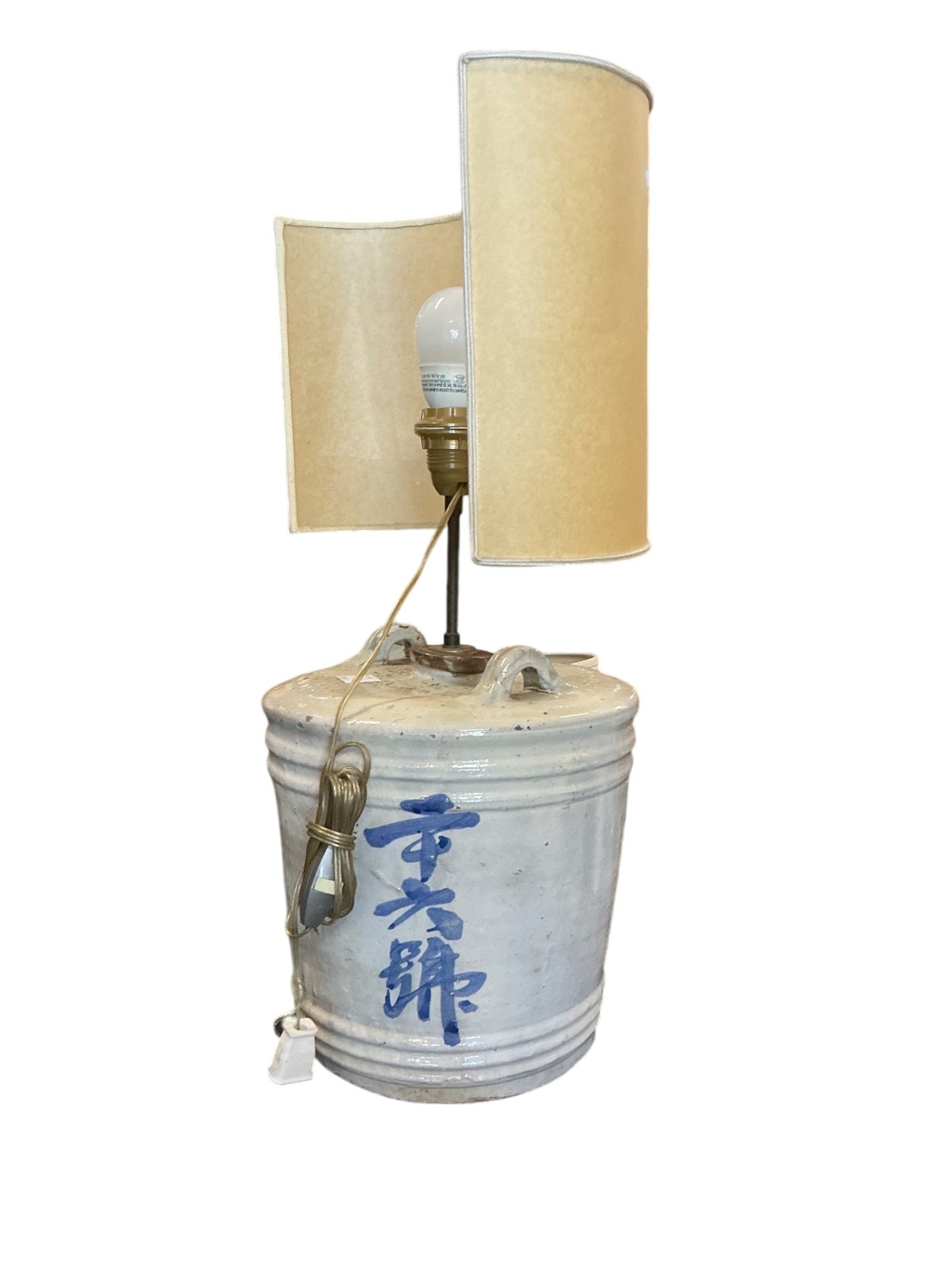 Japanese Meiji Period 19th century barrel shaped sake jar lampWith calligraphy