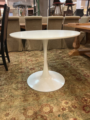 White Tulip Table 35x29