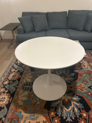 White Tulip Table 35x29