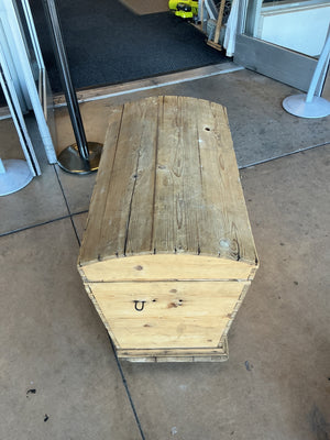 This is an antique comeback, English pine trunk measuring by 35 by 24 x 20