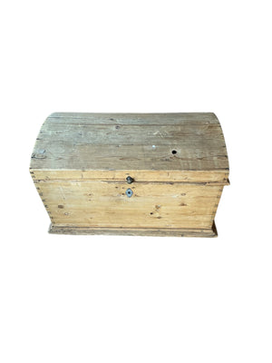 Antique Homeback, English Pine Trunk 35 x24 x 20