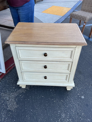 Aspen Home Nightstand With Electrical Outlets 28x19x29