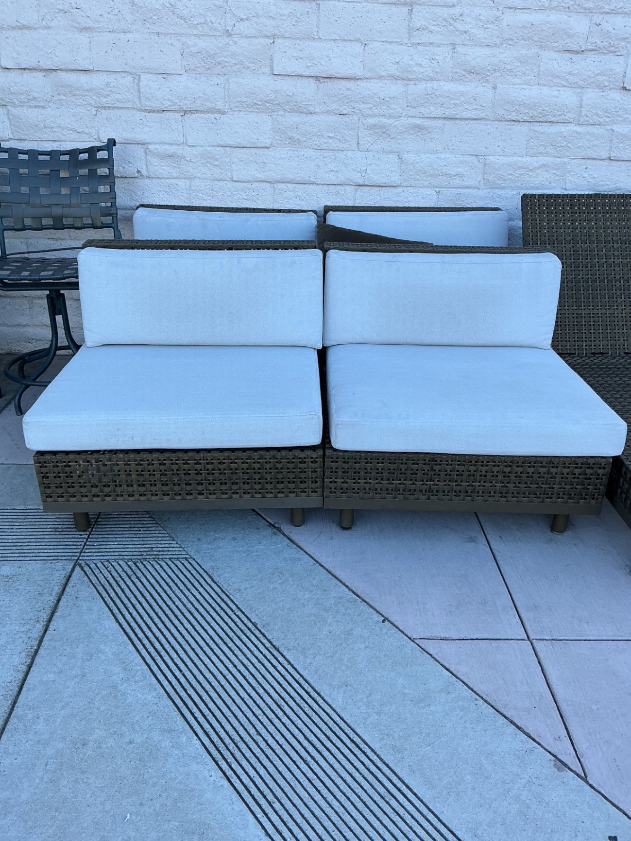 Janus et Cie Boxwood Collection Chairs & Cusions (Pair)
