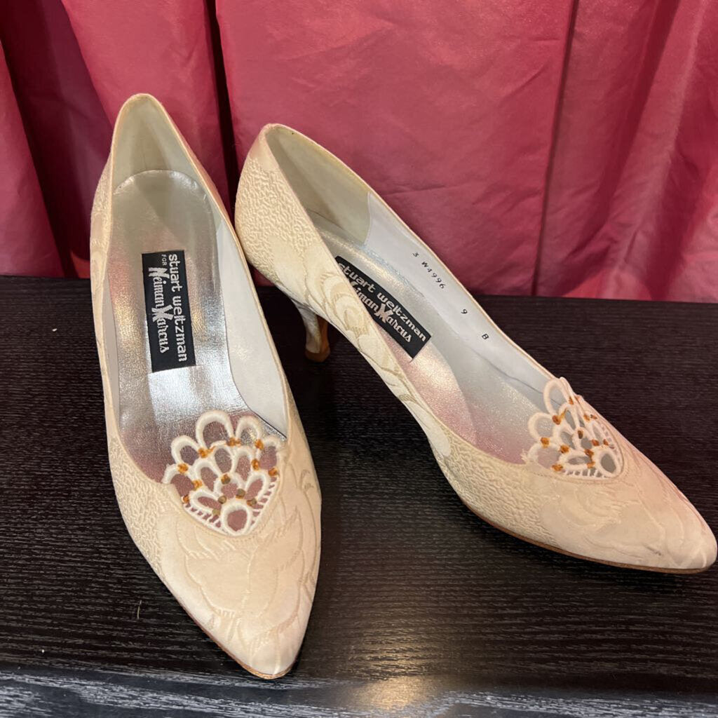 STUART WEITZMAN Fabric Pump Crotchet Front Sz.9 CREME