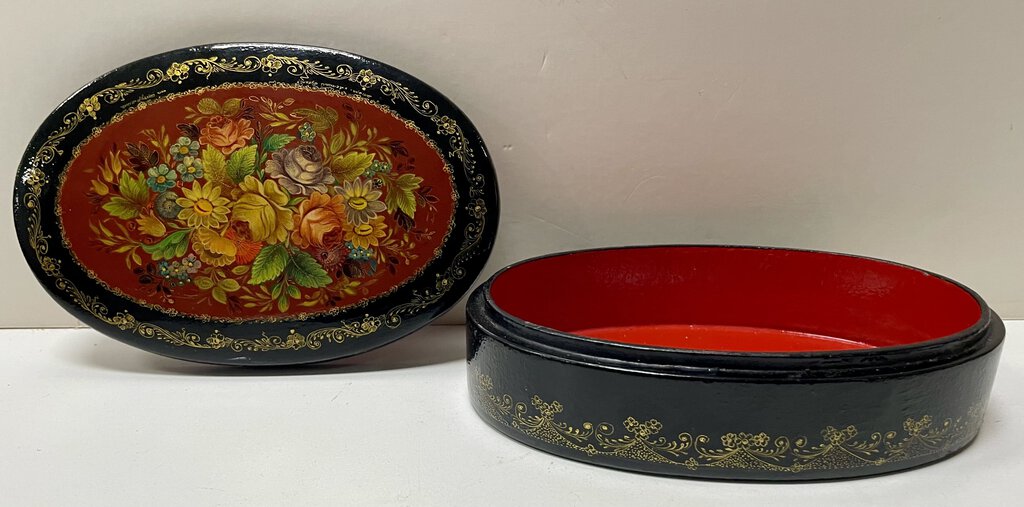 Russian 1970's Oval Lacquered Box w/ Floral Motif