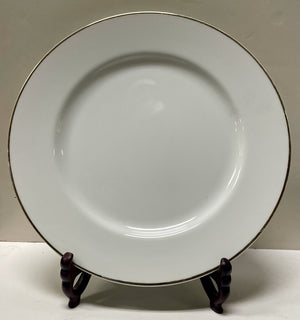 White Gold Trimmed Mixed Lot Dinner Service (31 Pieces)