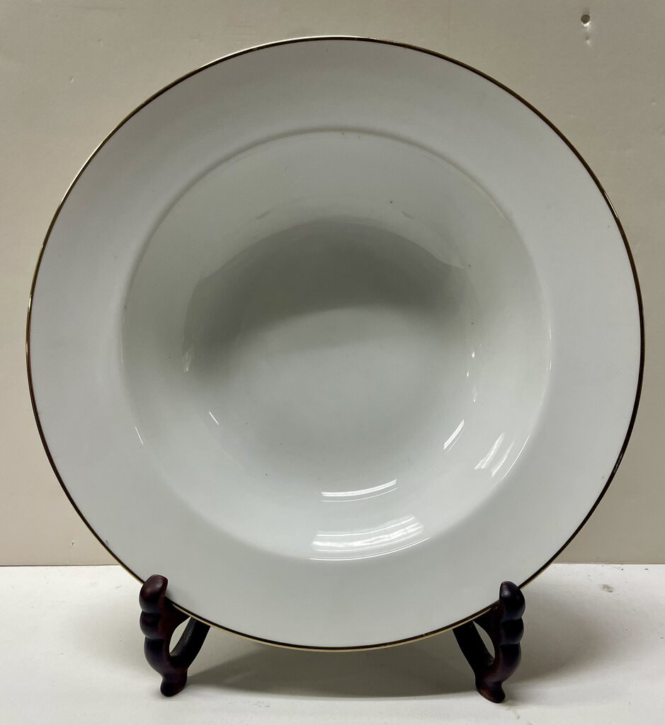 White Gold Trimmed Mixed Lot Dinner Service (31 Pieces)