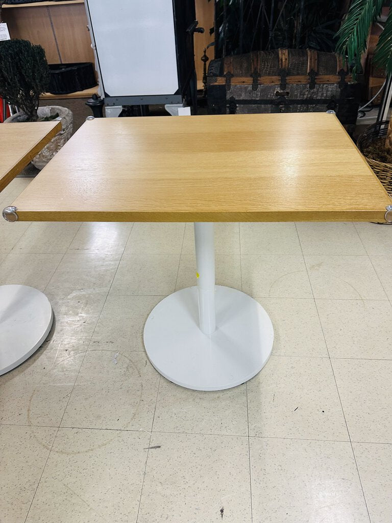 Pedestal Cafe Table 24x32x30