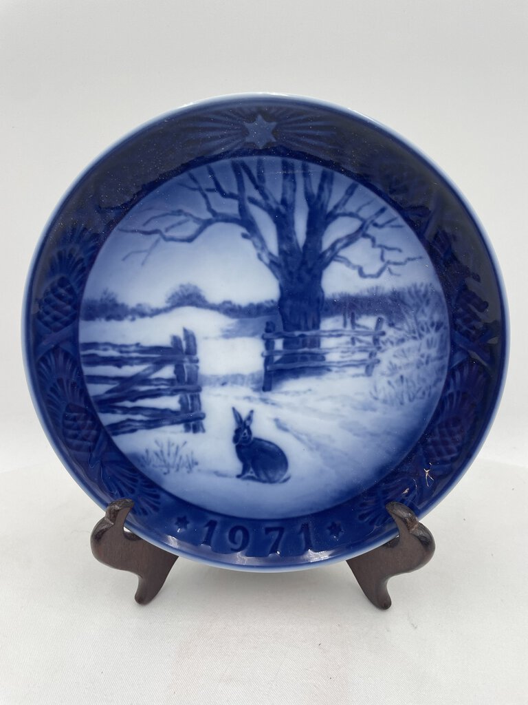 Vintage Royal Copenhagen Denmark 7.25" Porcelain "Hare in Winter" Plate