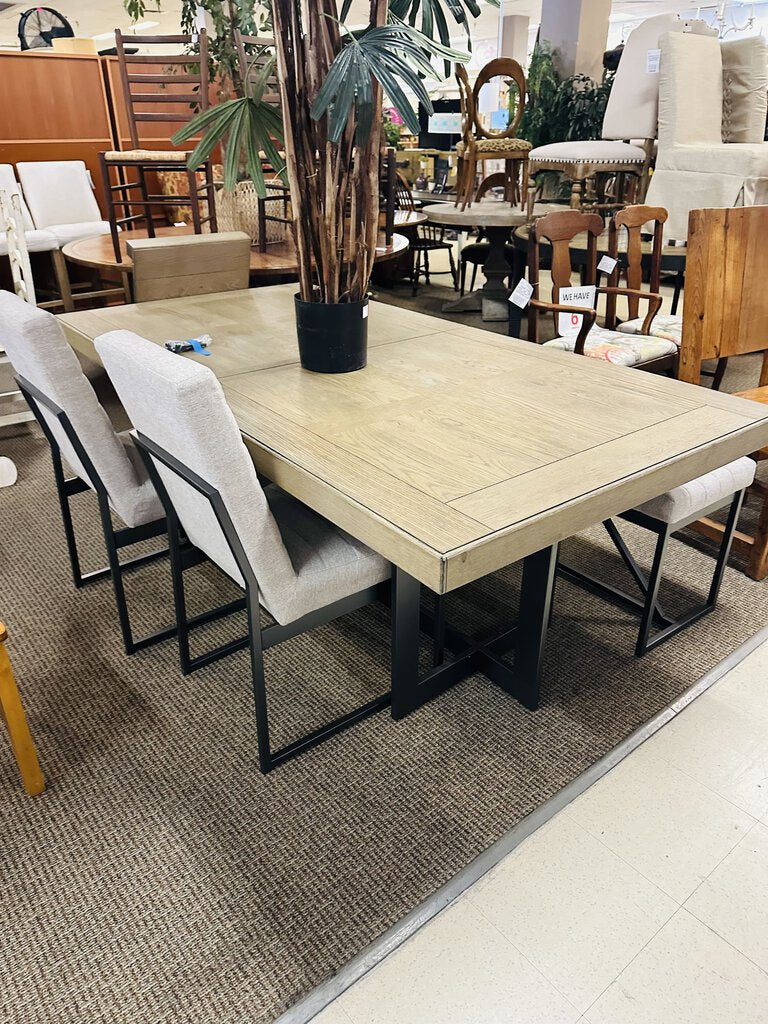 Stone Harbor Dining Set MSRP $2300 (table + 4 chairs+ bench+ leaf)