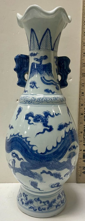 Chinese Yuan Dynasty Style Blue White Porcelain Dragon Motif Bottle Vase