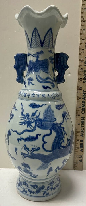 Chinese Yuan Dynasty Style Blue White Porcelain Dragon Motif Bottle Vase