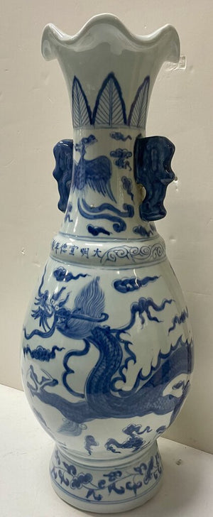 Chinese Yuan Dynasty Style Blue White Porcelain Dragon Motif Bottle Vase