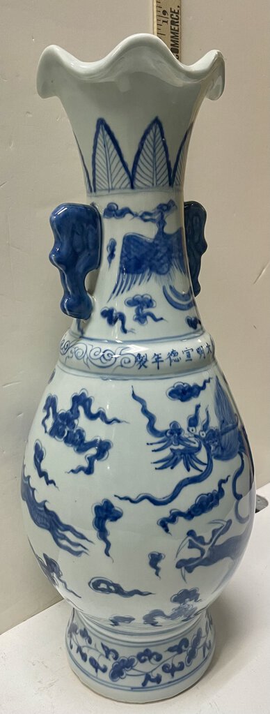 Chinese Yuan Dynasty Style Blue White Porcelain Dragon Motif Bottle Vase