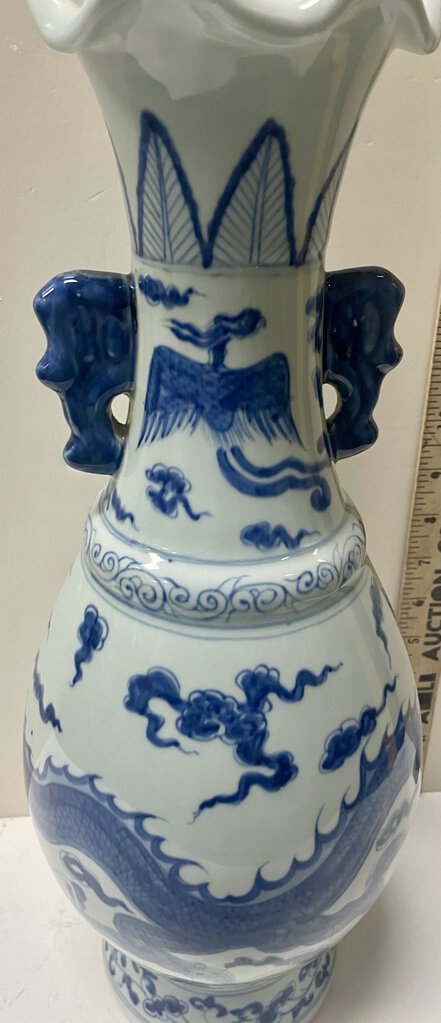 Chinese Yuan Dynasty Style Blue White Porcelain Dragon Motif Bottle Vase