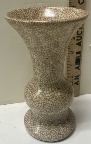 Chinese Traditional Style Red Crackle Vase