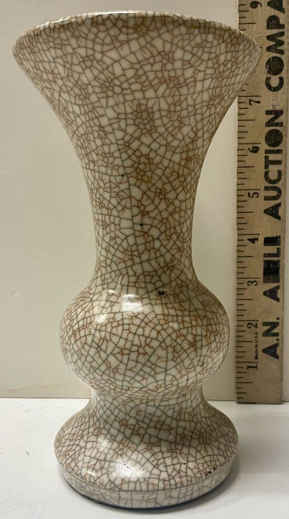 Chinese Traditional Style Red Crackle Vase