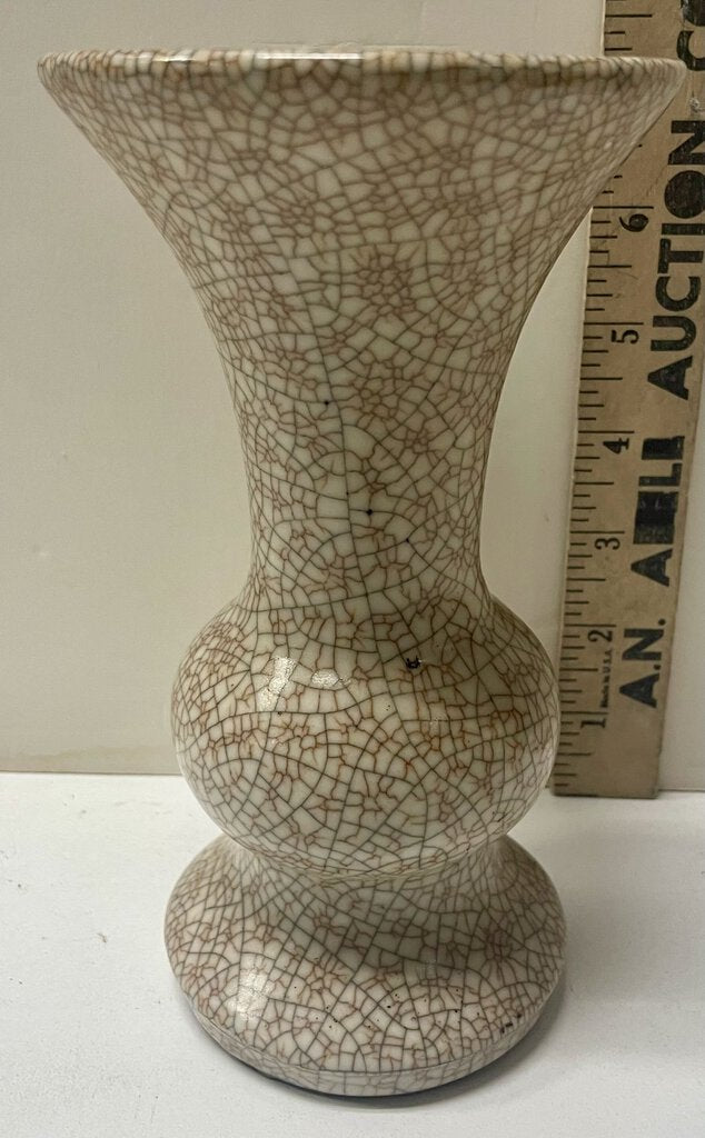 Chinese Traditional Style Red Crackle Vase