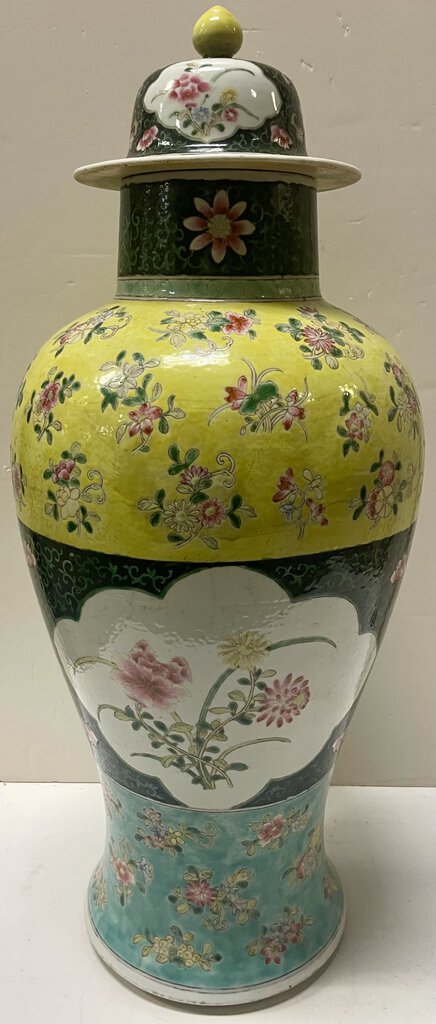 Chinese White Green Yellow Enameled Famille Rose Porcelain Lidded Vase