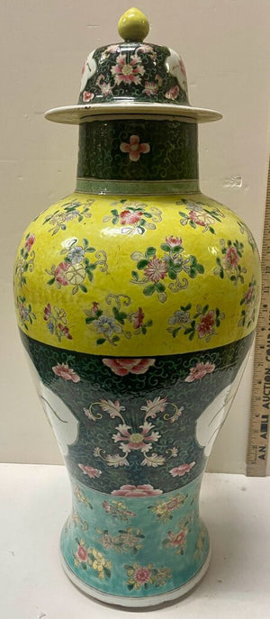 Chinese White Green Yellow Enameled Famille Rose Porcelain Lidded Vase