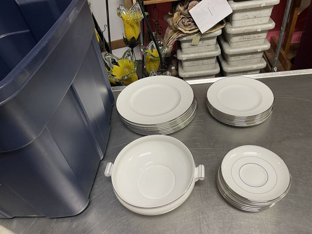 Waterford England Lismore Platinum China Set (45 Pieces)